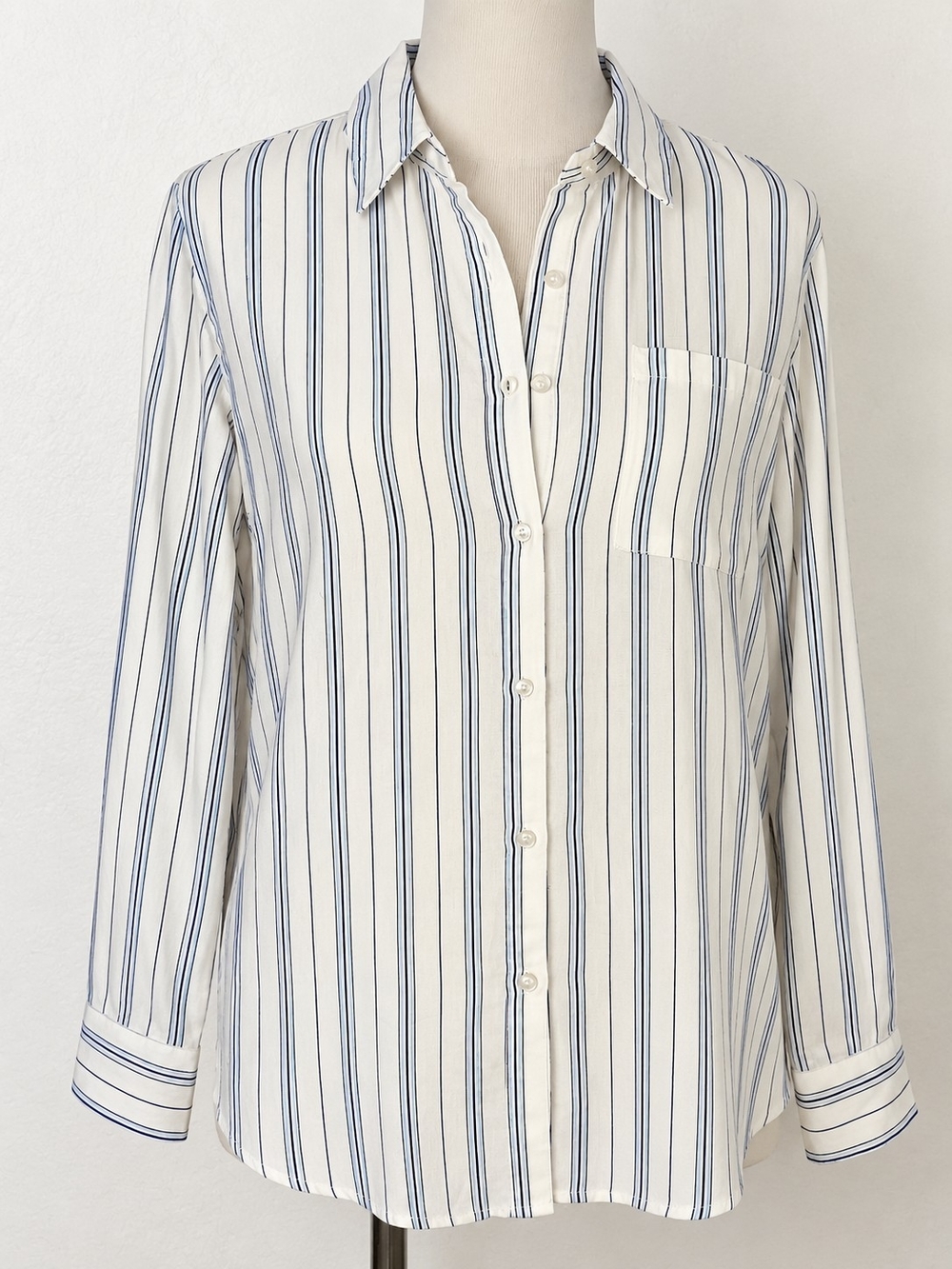 Market & Spruce Cream and Blue Vertical-Stripe Button-Down Shirt Sz Medium